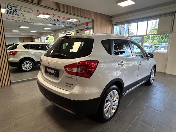Vehicle image 6
