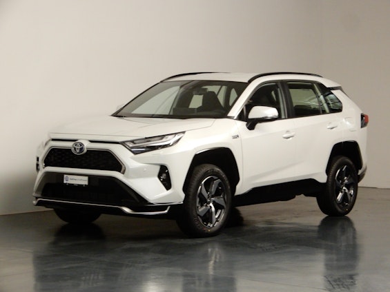 First vehicle image