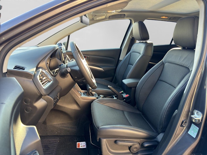 Vehicle image SUZUKI S-CROSS