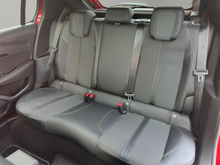 Vehicle image PEUGEOT 208