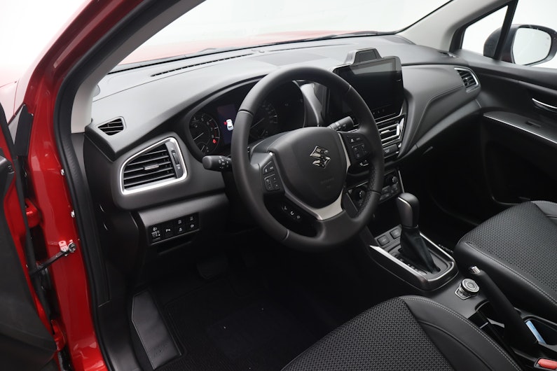 Vehicle image SUZUKI S-CROSS