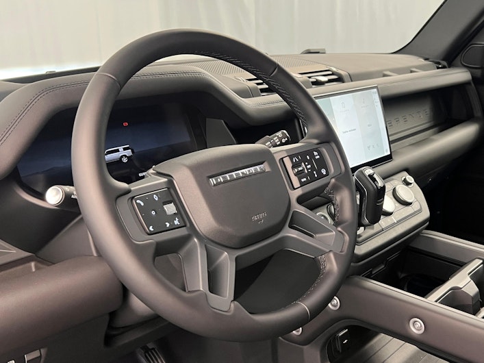 Vehicle image LAND ROVER DEFENDER