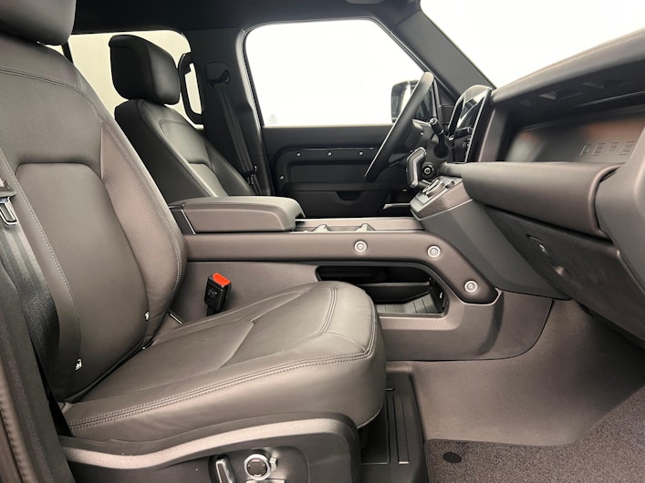 Vehicle image LAND ROVER DEFENDER