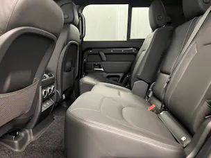 Land Rover Defender 130 3.0 D I6 300 X-Dynamic HSE