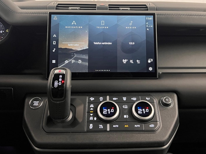 Vehicle image LAND ROVER DEFENDER