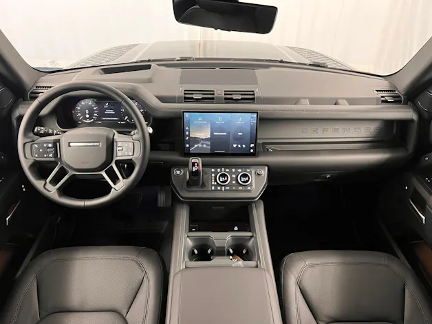 Land Rover Defender 130 3.0 D I6 300 X-Dynamic HSE