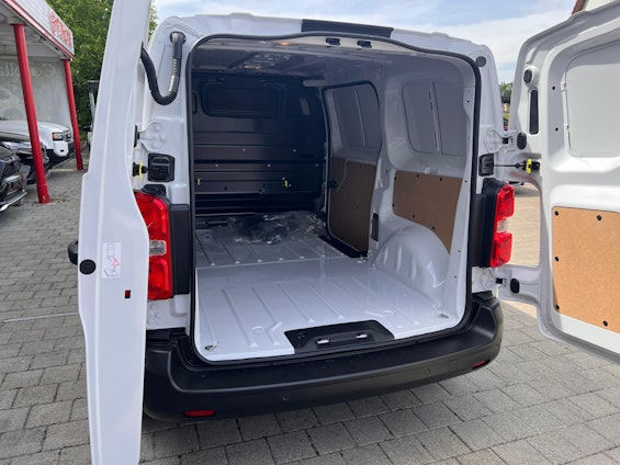 Vehicle image 6 Vehicle image 6