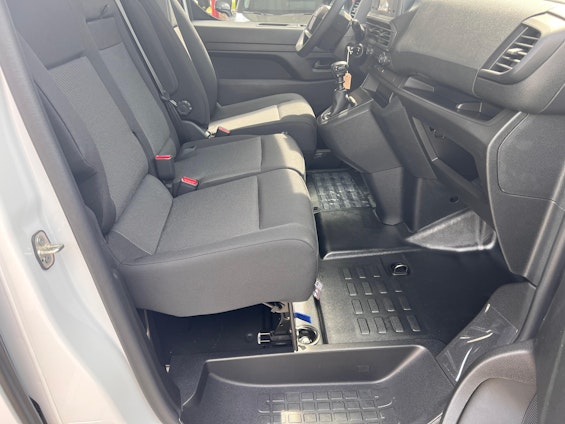 Vehicle image 10 Vehicle image 10