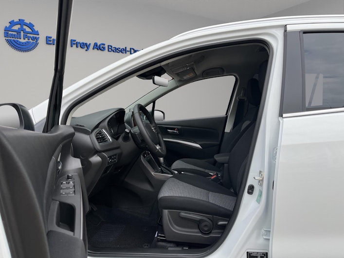 Vehicle image SUZUKI S-CROSS