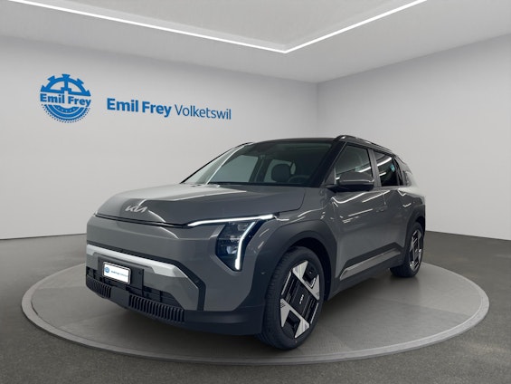 First vehicle image