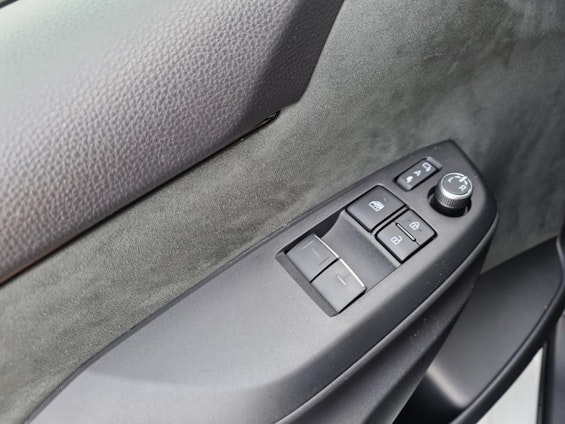 Vehicle image 16 Vehicle image 16