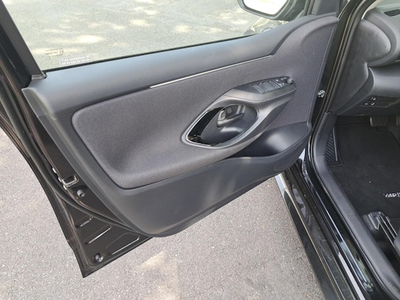 Vehicle image 16 Vehicle image 16