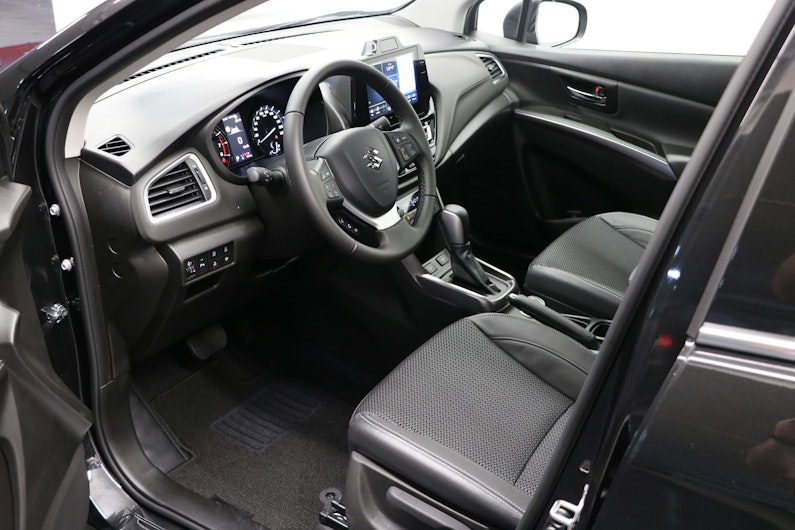 Vehicle image SUZUKI S-CROSS