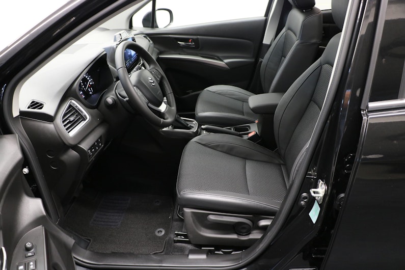 Vehicle image SUZUKI S-CROSS