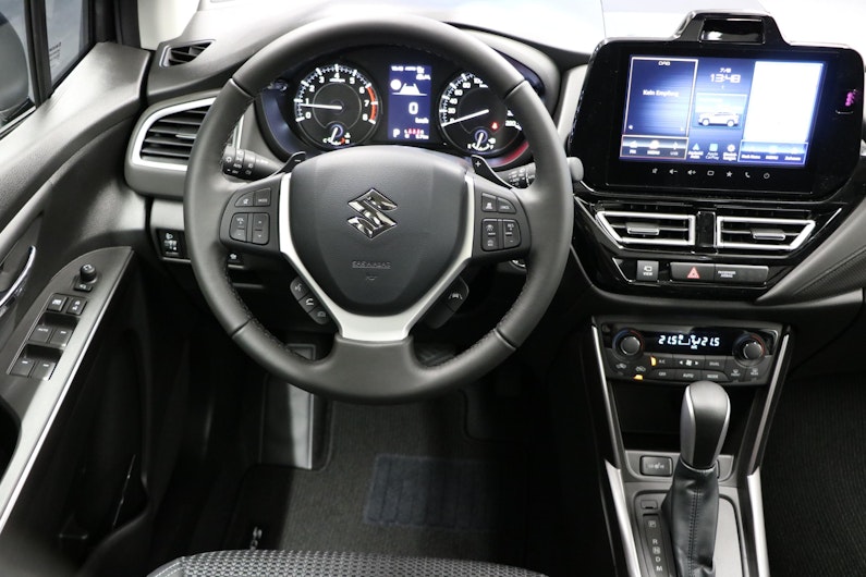 Vehicle image SUZUKI S-CROSS