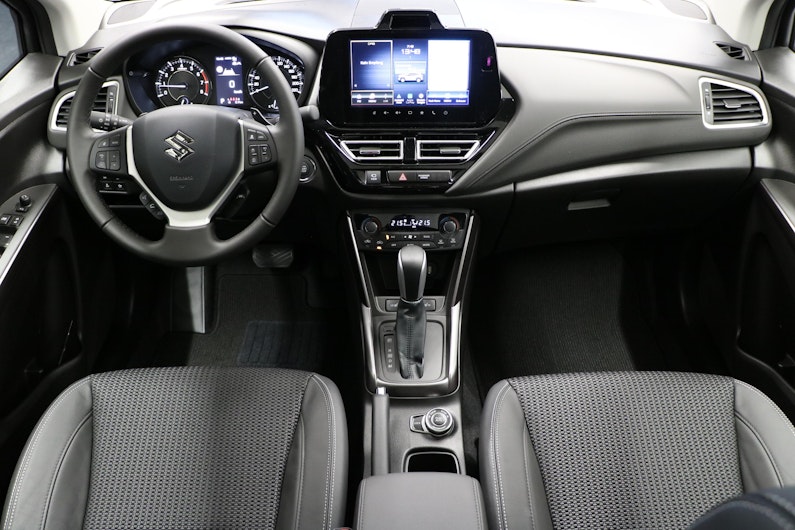 Vehicle image SUZUKI S-CROSS