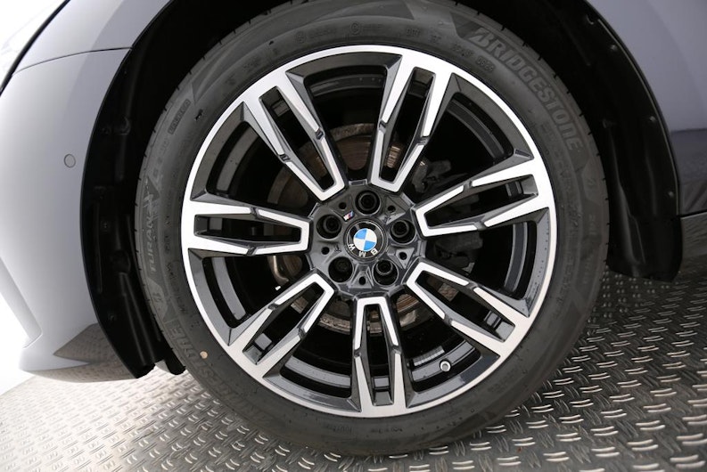 Vehicle image BMW 5 SERIES