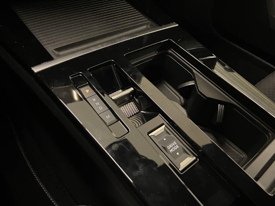 Vehicle image 8 Vehicle image 8