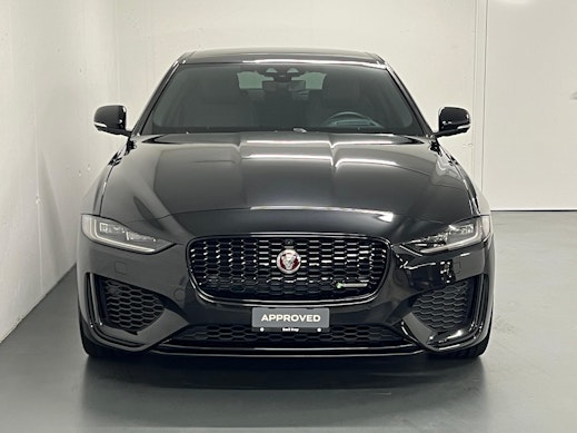 JAGUAR XE 2.0 T 300 R-Dynamic HSE AWD 3