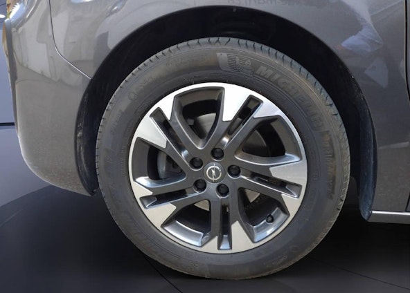 Vehicle image 4 Vehicle image 4