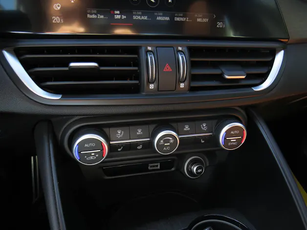 Alfa Romeo Giulia 2.0 Q4 TI Sky