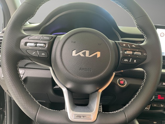 Vehicle image 4 Vehicle image 4