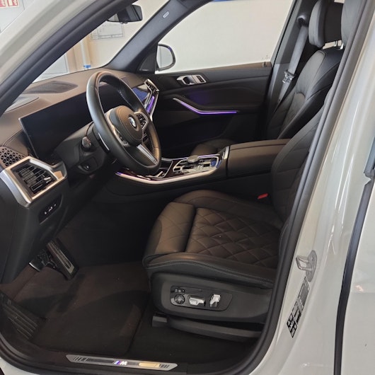 Vehicle image BMW X5