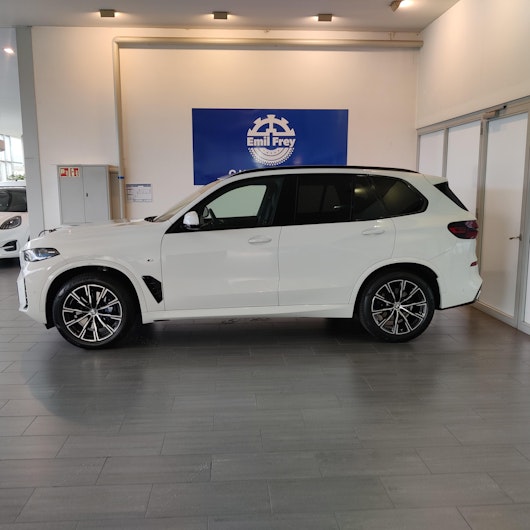 Vehicle image BMW X5