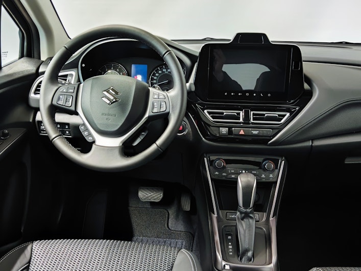 Vehicle image SUZUKI S-CROSS