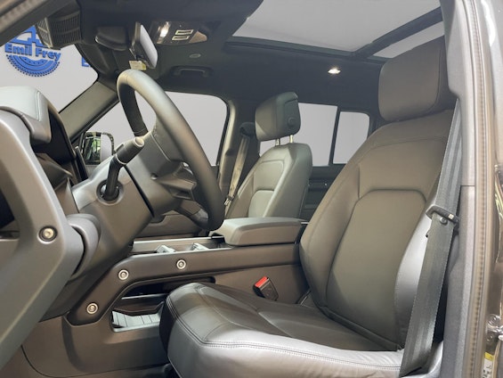 Vehicle image 6 Vehicle image 6