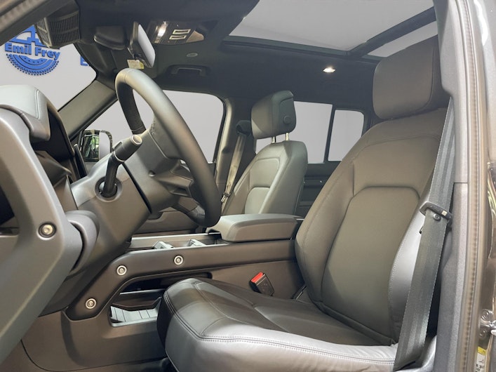 Vehicle image LAND ROVER DEFENDER