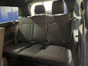 Vehicle image LAND ROVER Defender 130 3.0 D I6 X-Dynamic SE