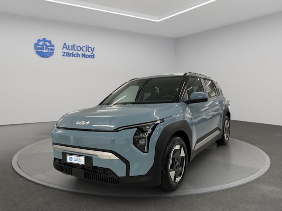 First vehicle image