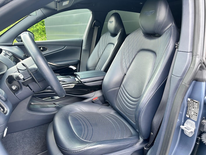 Vehicle image ASTON MARTIN DBX