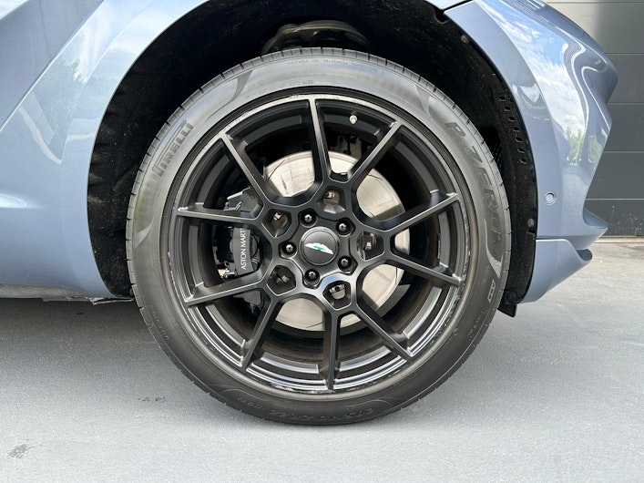 Vehicle image ASTON MARTIN DBX