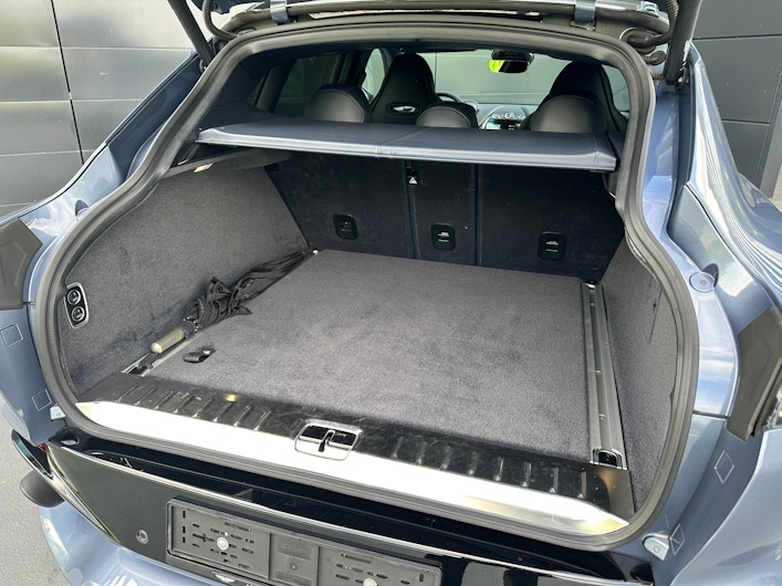 Vehicle image ASTON MARTIN DBX