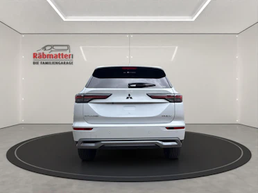 MITSUBISHI OUTLANDER 5