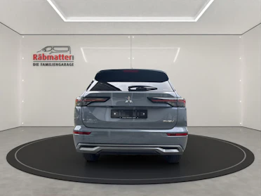 MITSUBISHI OUTLANDER 5
