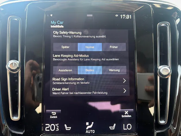VOLVO XC40 1.5 T4 PiH Ultimate Dark