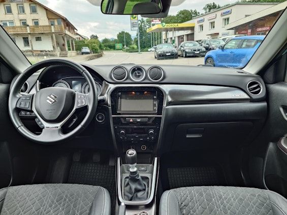 Vehicle image 4