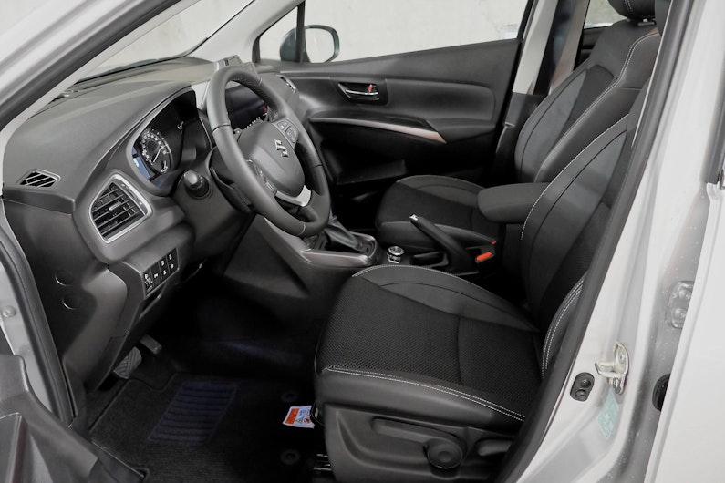 Vehicle image SUZUKI S-CROSS