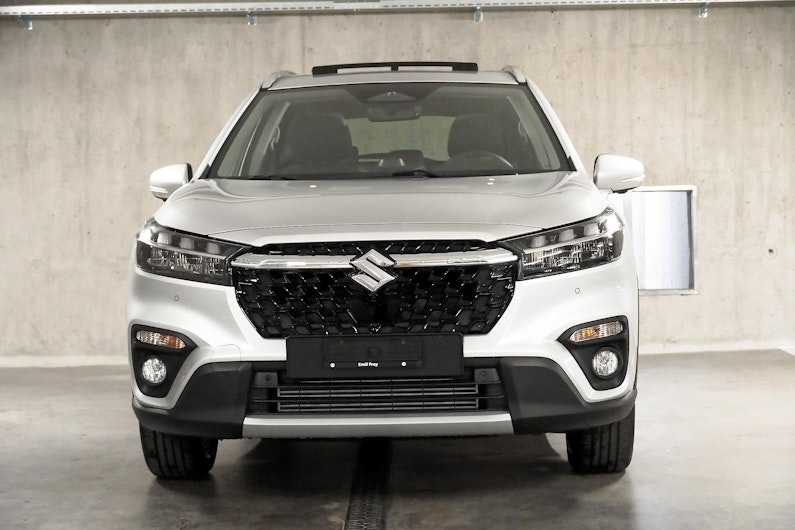 Vehicle image SUZUKI S-CROSS