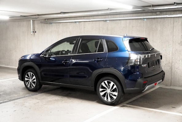 Vehicle image 6