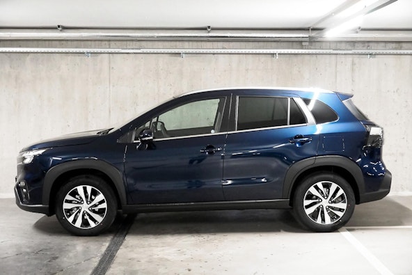 Vehicle image 3