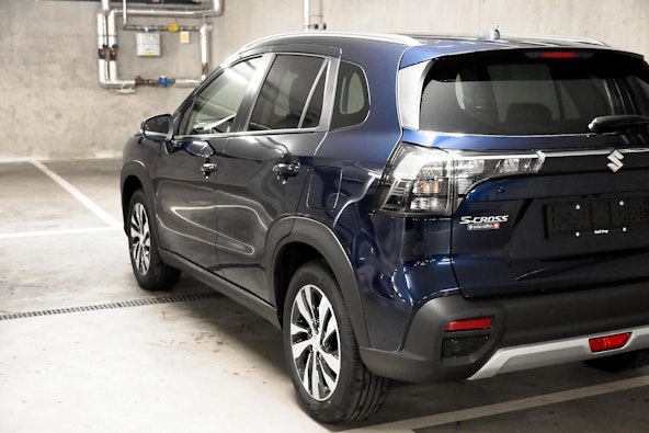 Vehicle image 13