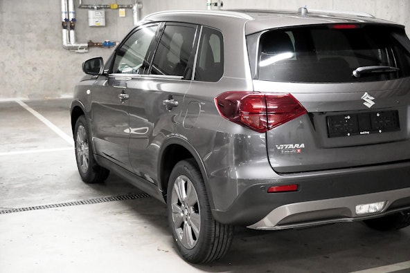 Vehicle image 12