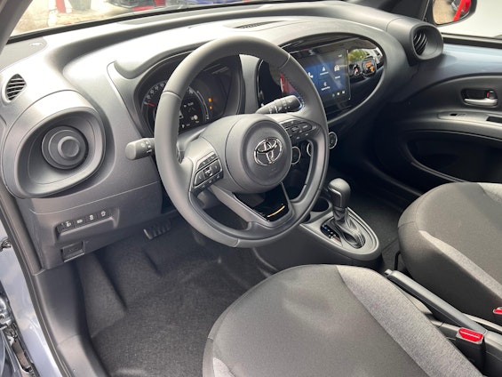Vehicle image 7
