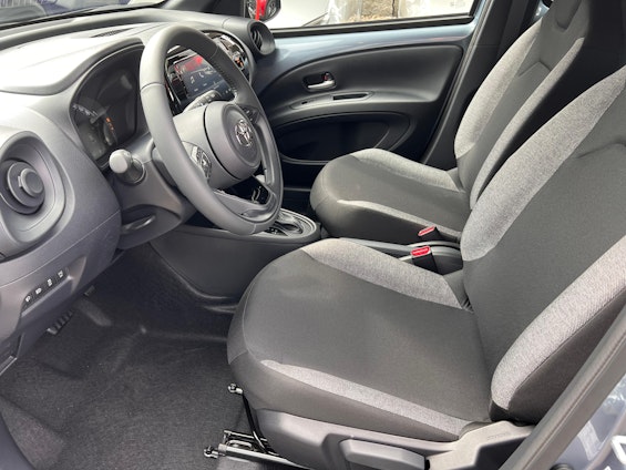 Vehicle image 8