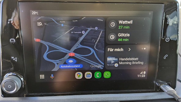 Vehicle image 15