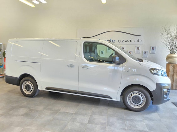 First vehicle image